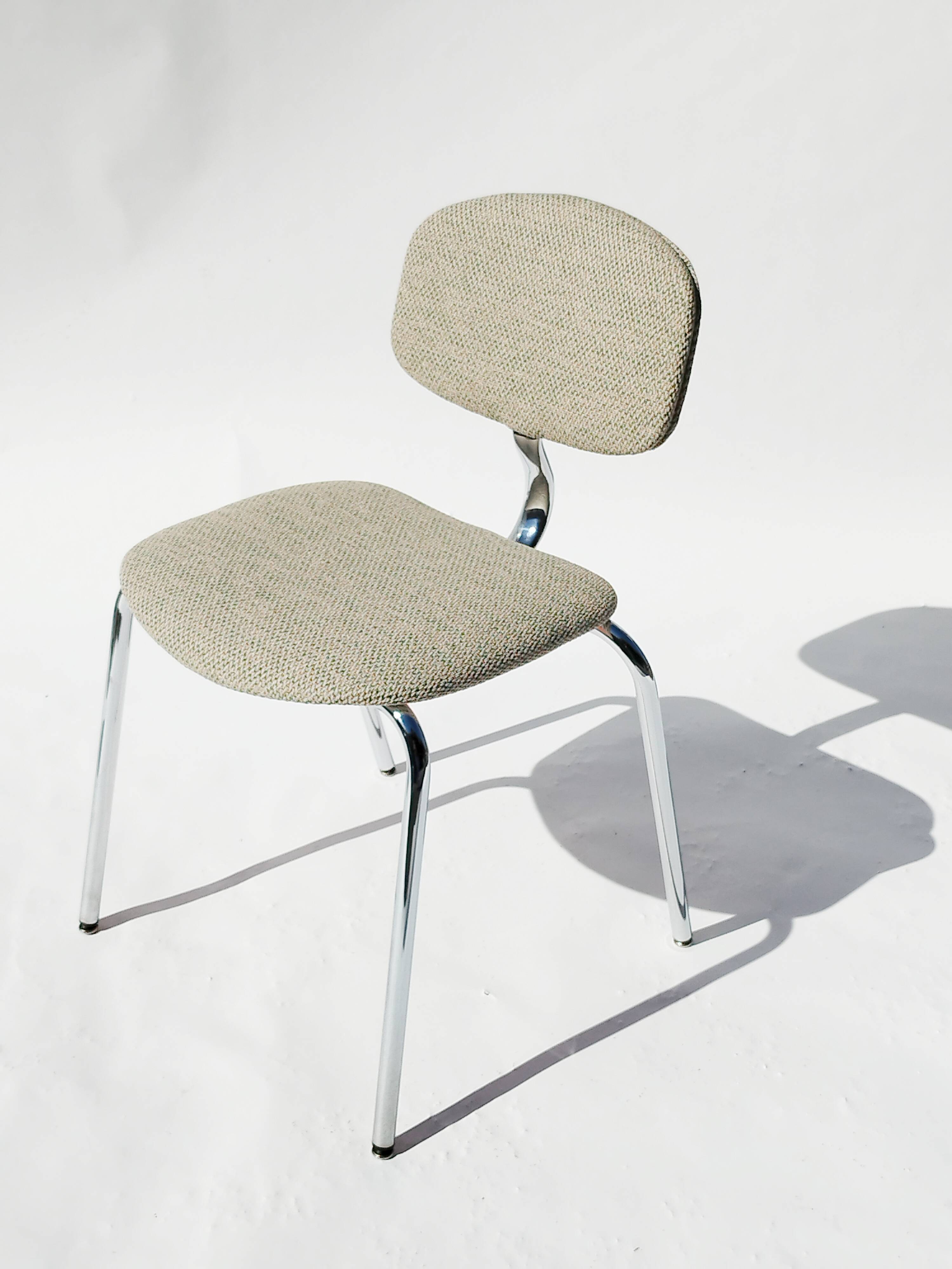Chaises chrome design Français par Pierre Paulin