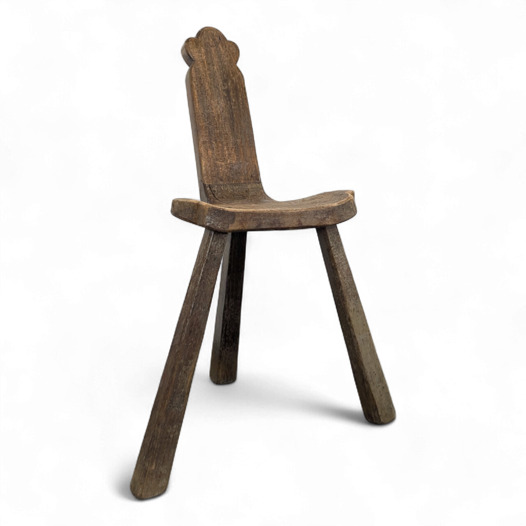 Chaise tripode brustaliste