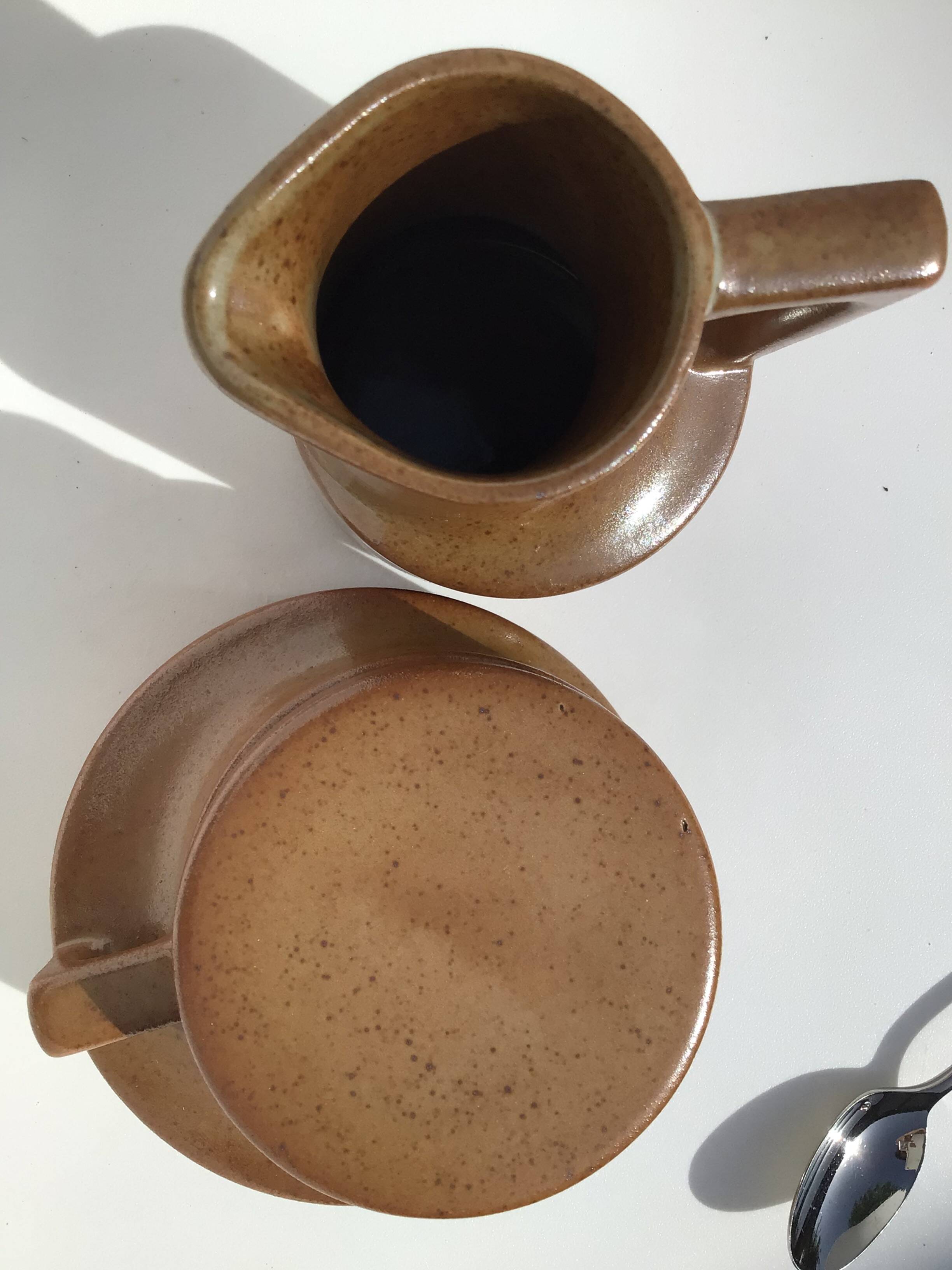 Benne stoneware sugar bowl and matching milk jug
