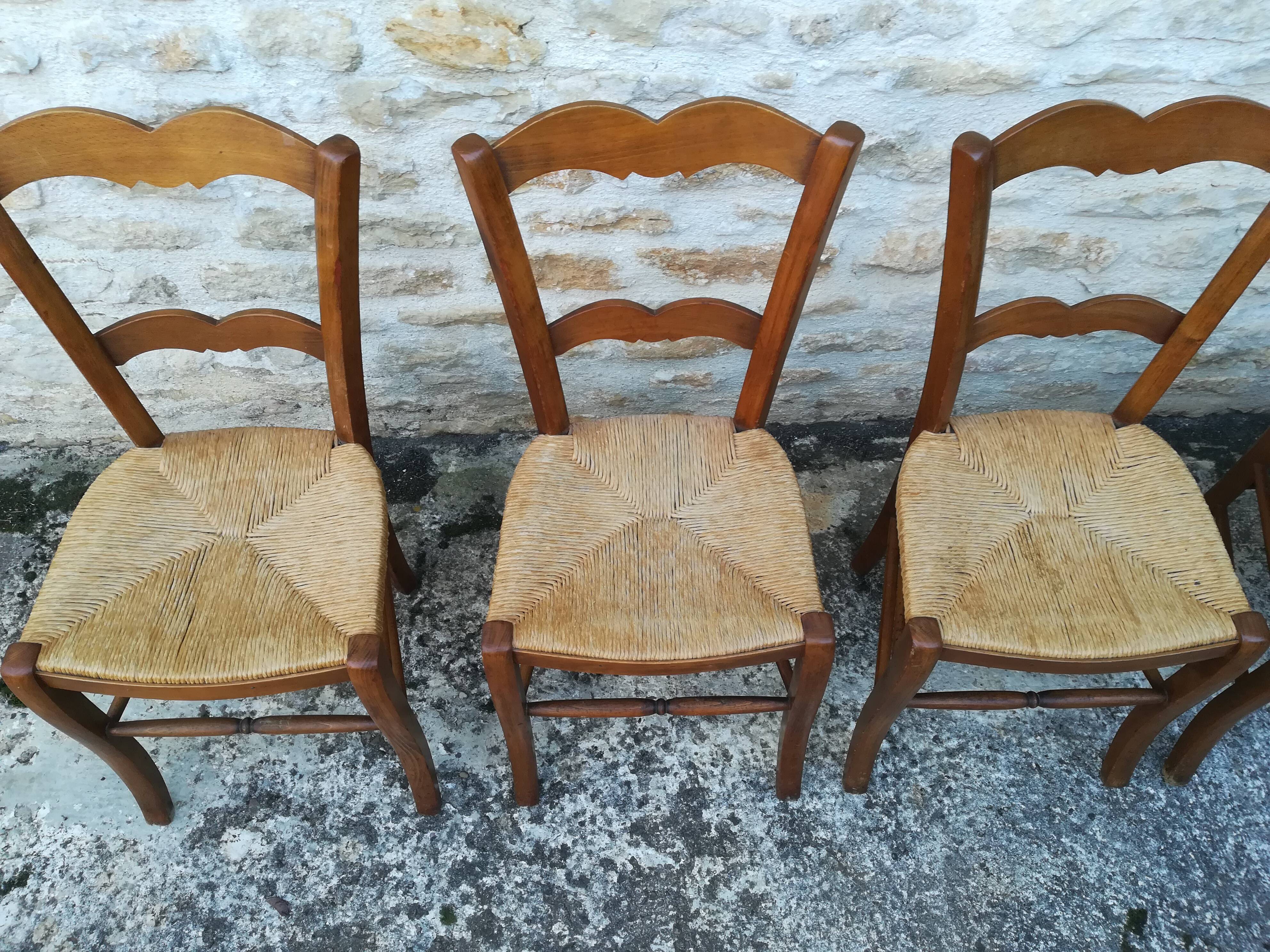 Set of 15 straw chairs