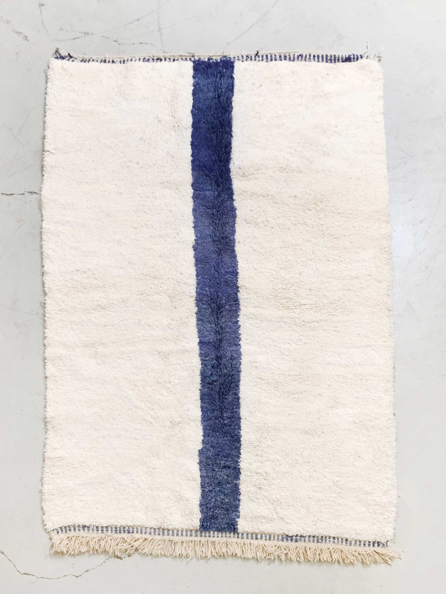 Berber carpet beni ouarain ecru blue line 243x160m
