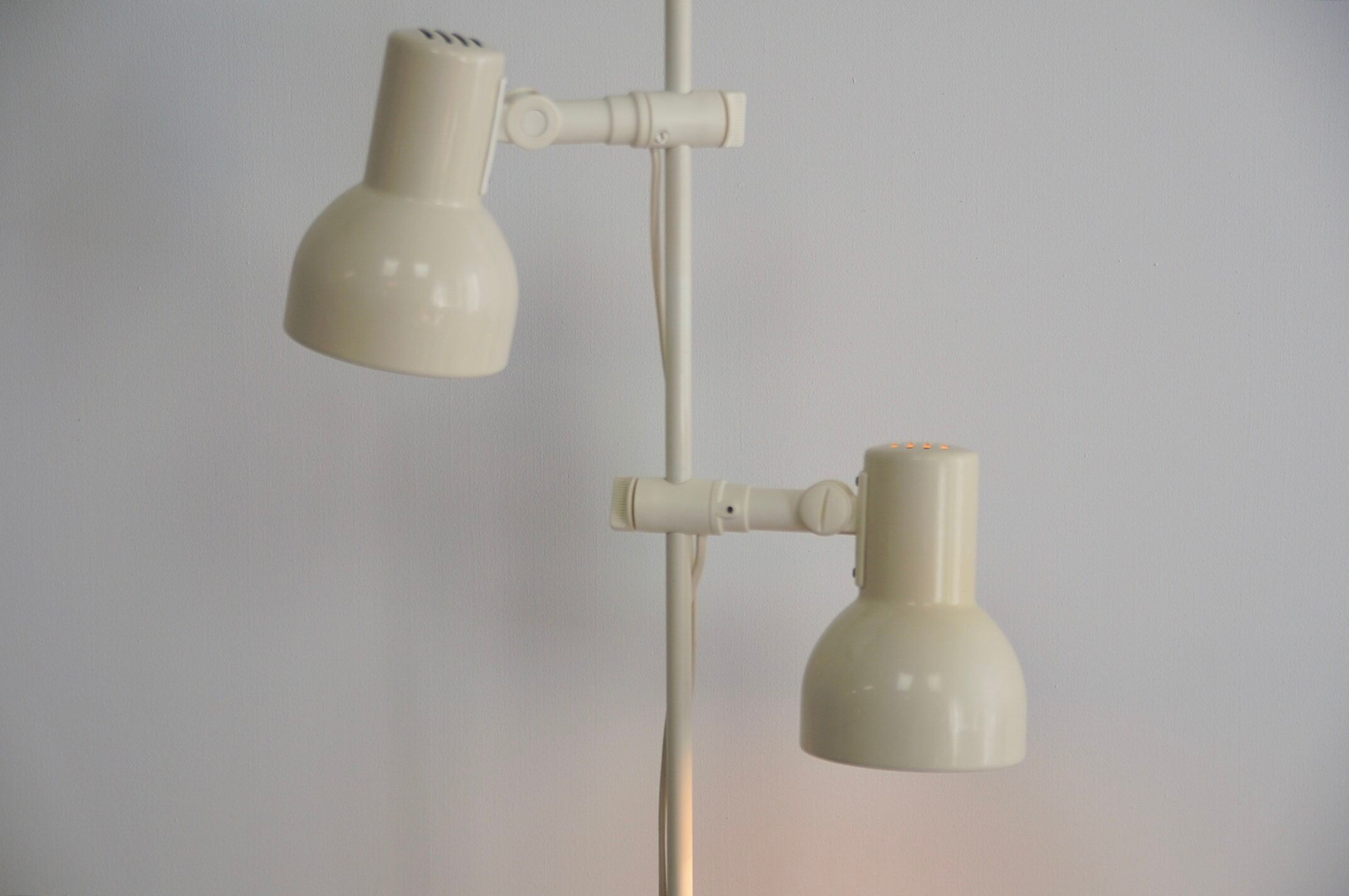 Lampadaire vintage en métal blanc, Ikea