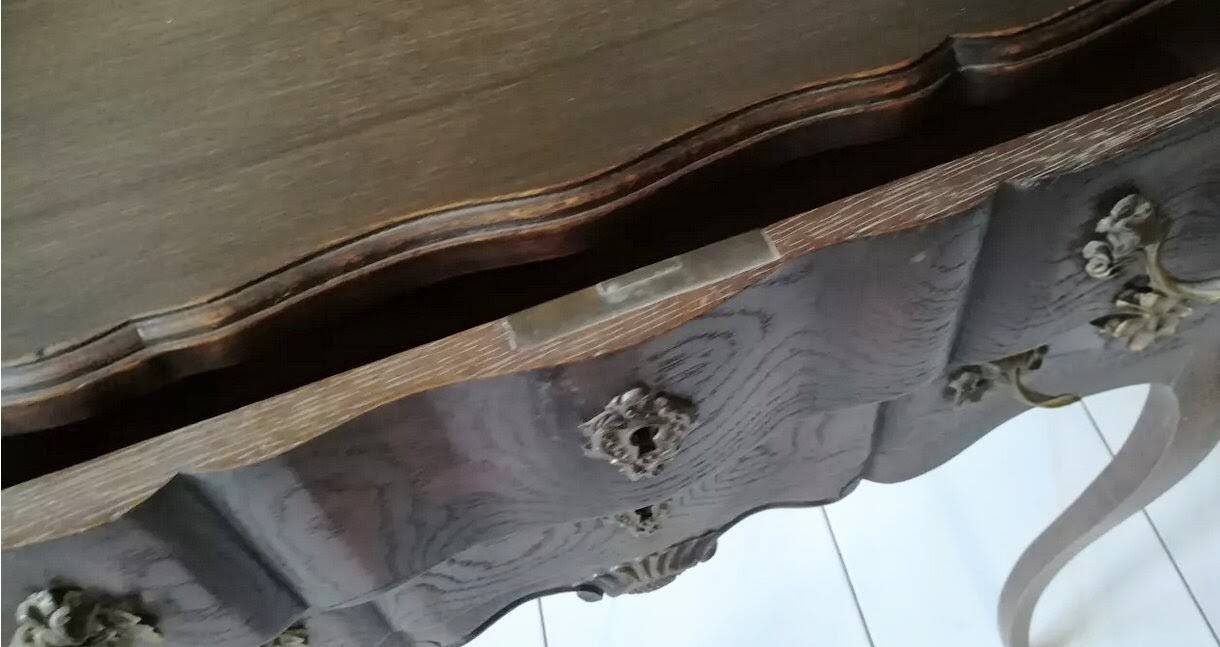 Louis XV commode style