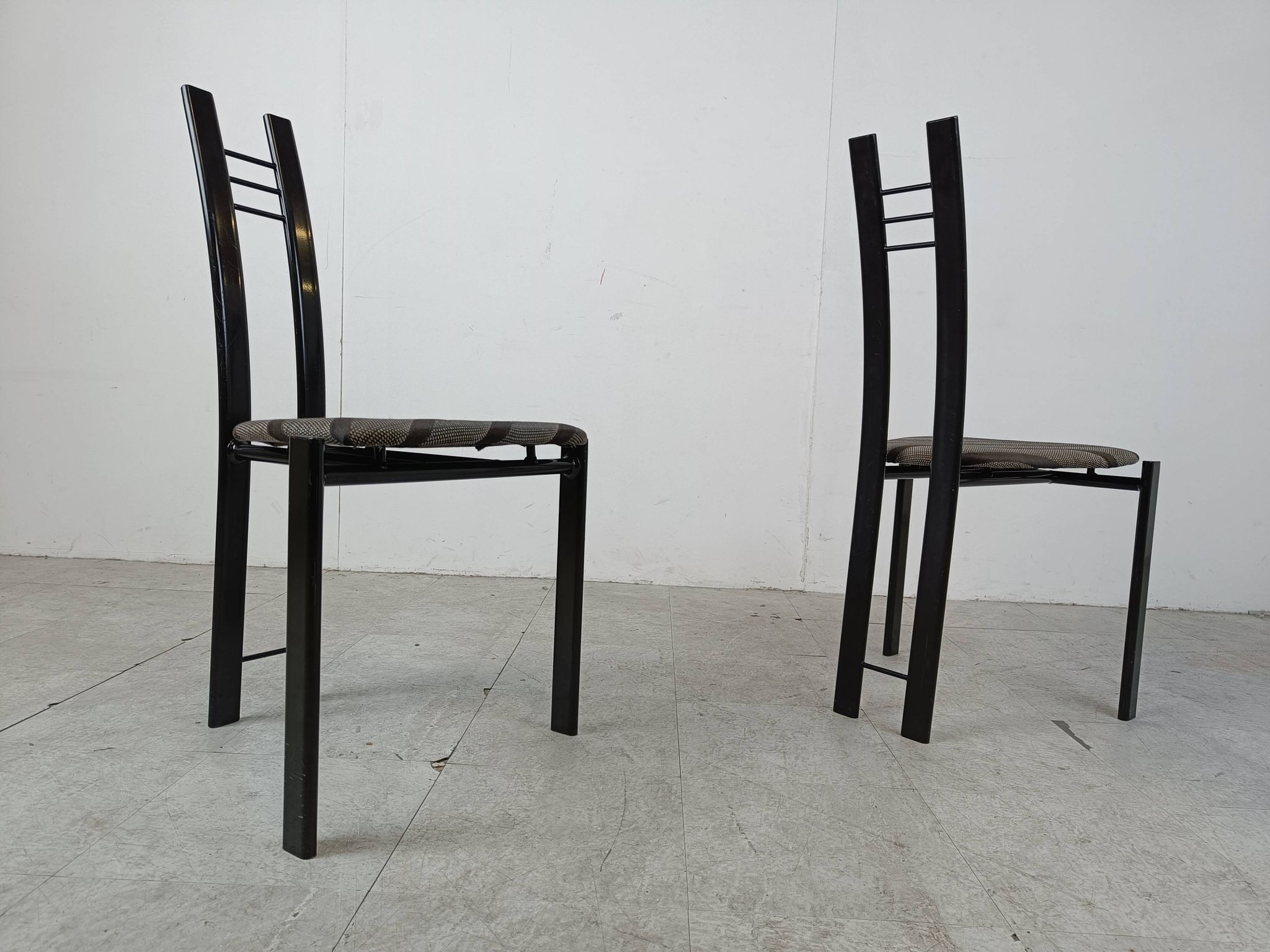Chaises de salle à manger postmodernes, ensemble de 4 des années 1980