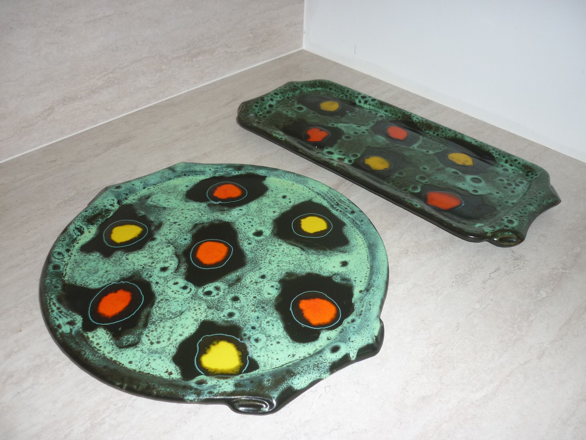 Ensemble de 2 plats à gâteaux Fat Lava vintage
