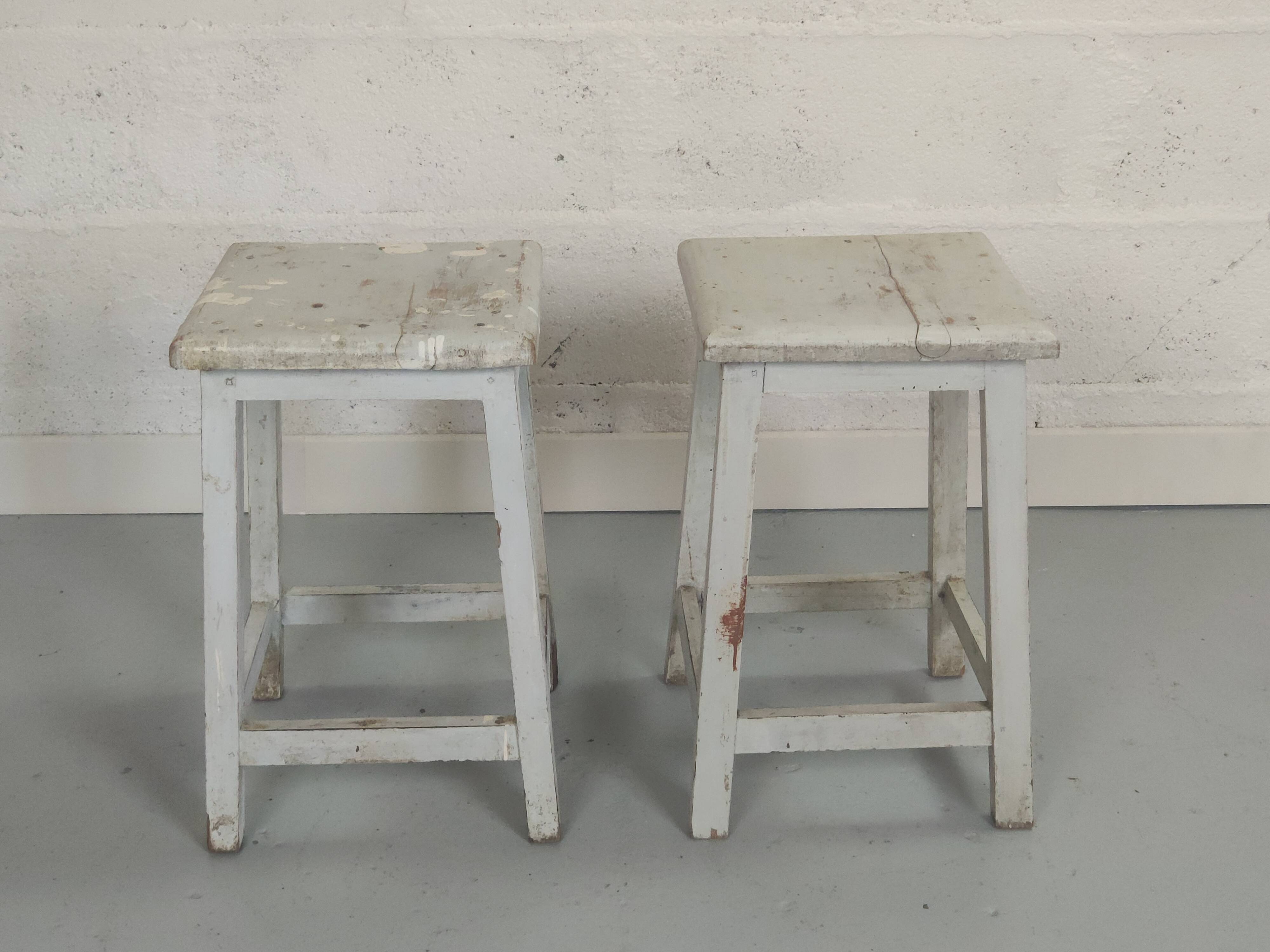 Paire de tabouret de peintre blanc vintage bois