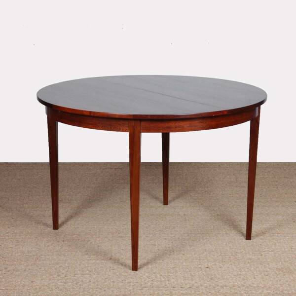 Round extendable dining table in Rio rosewood, 1960