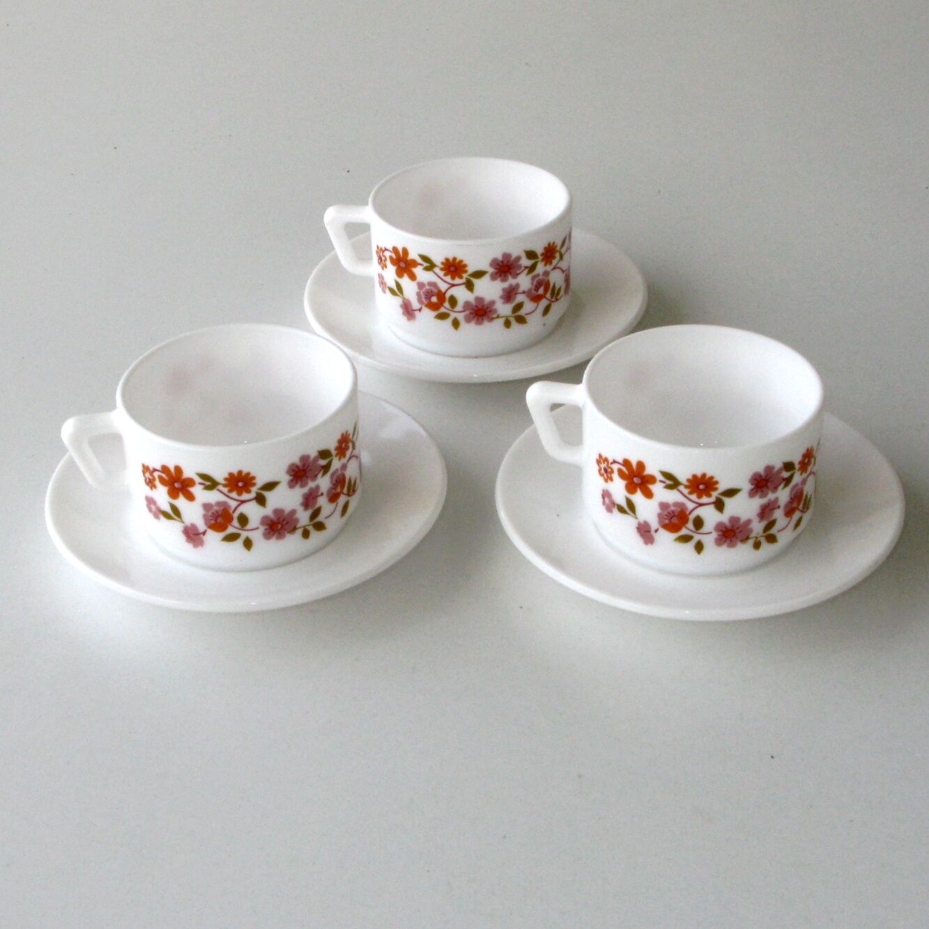 3 coffee cups and under cups arcopal - vintage orange flower model