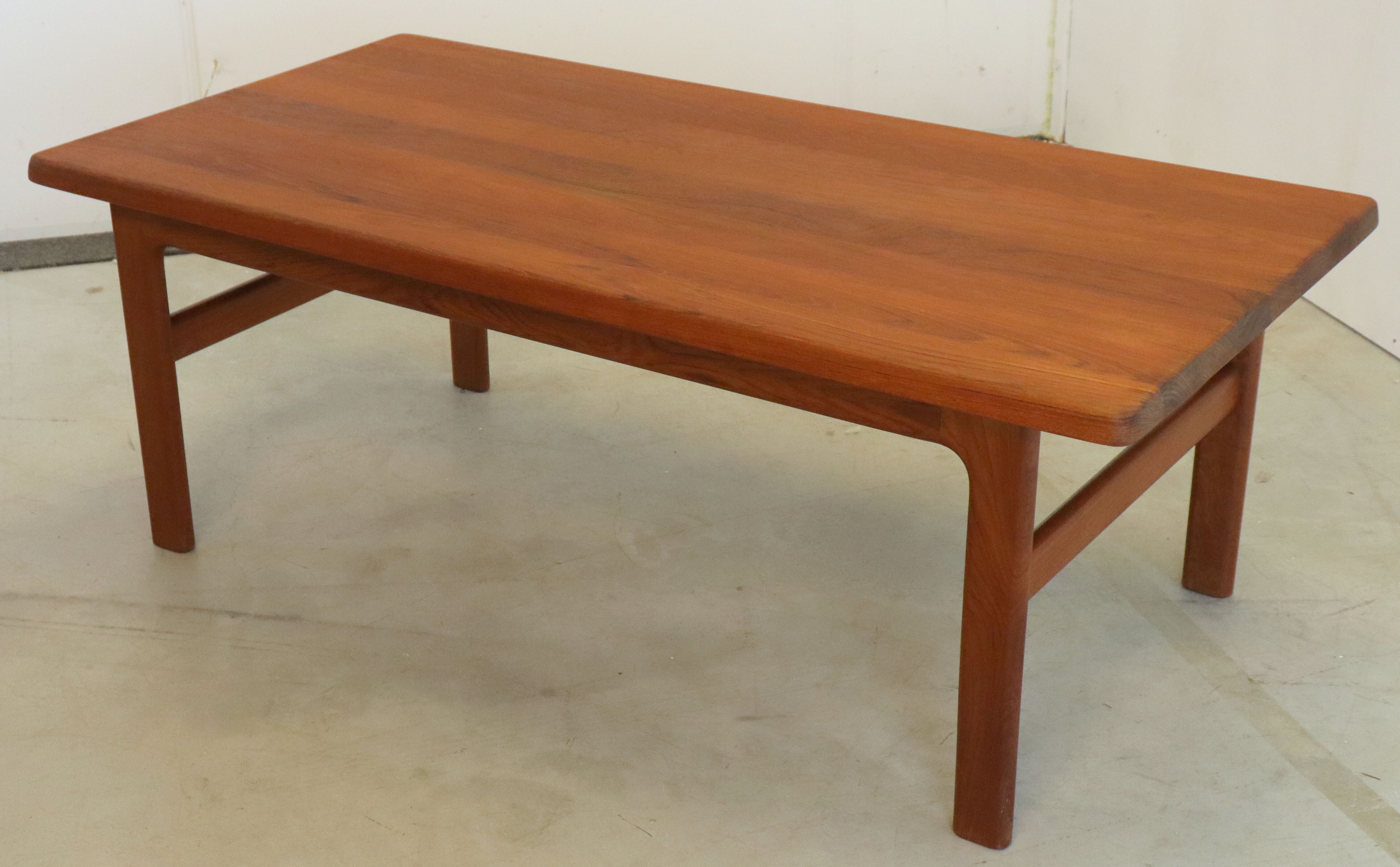 Niels Bach danish design teak coffee table 'Bratbjerg'