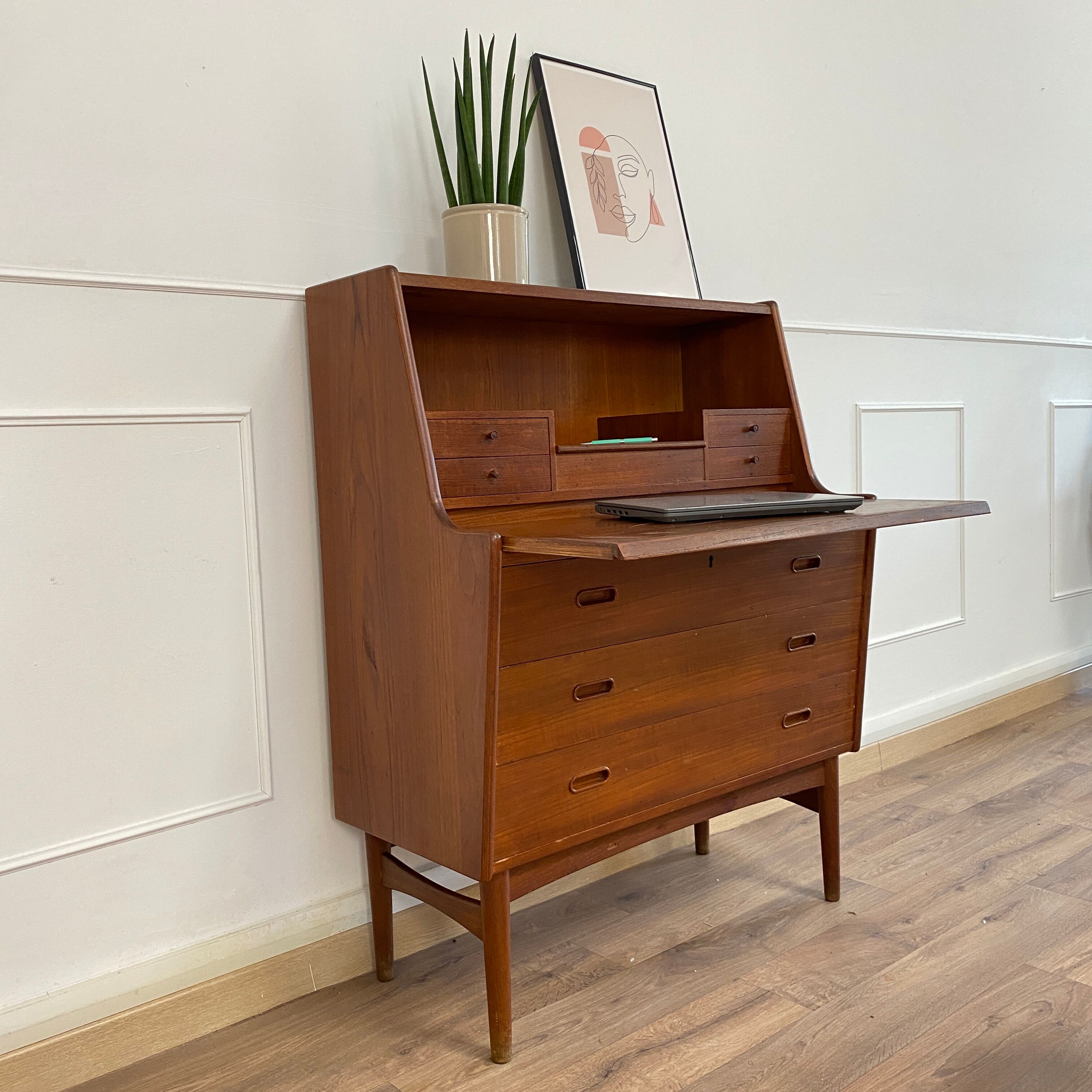 Secretary Arne Wahl Iversen, Vinde Mobelfabrik edition