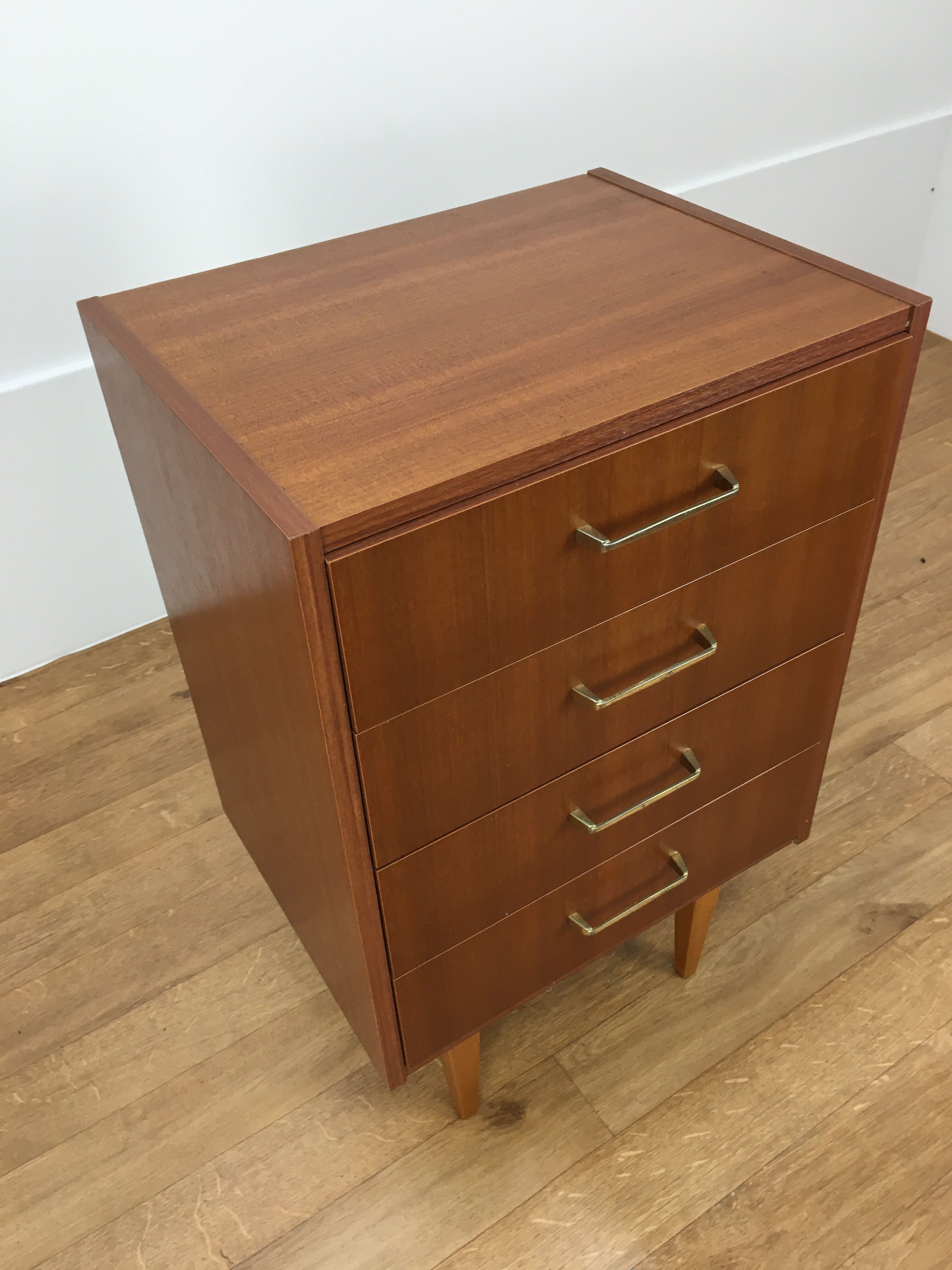Scandinavian clothing dresser 4 drawers