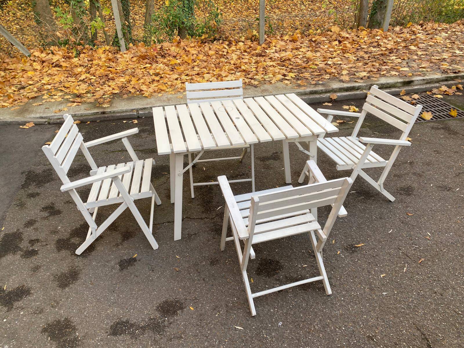 4 folding garden chairs in solid white wood