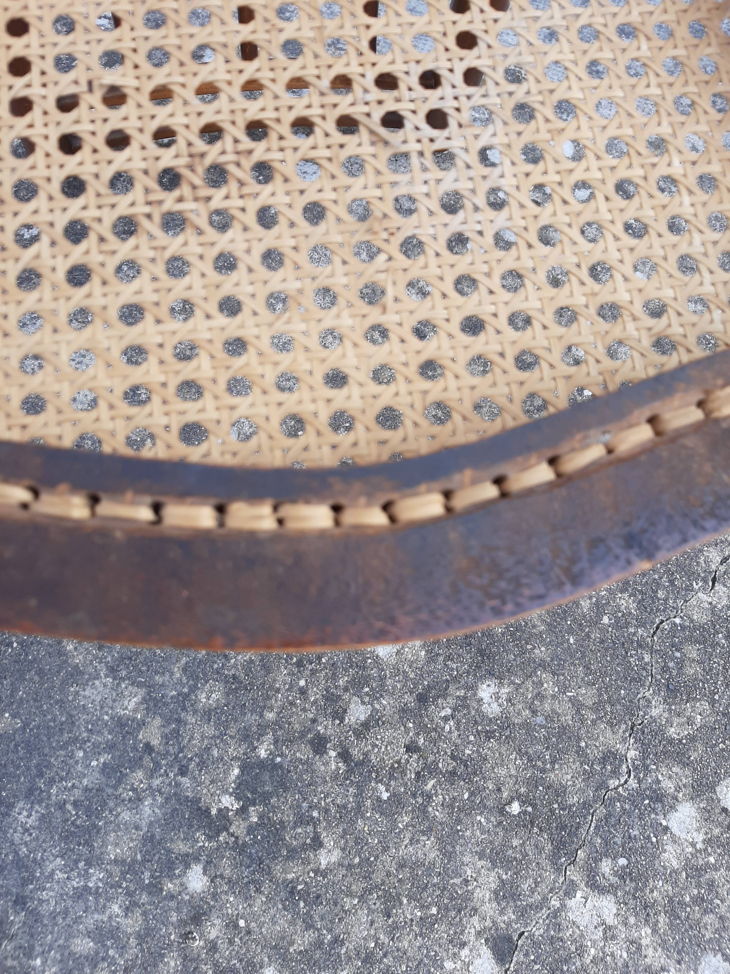 Paire de chaises de bistrot canné