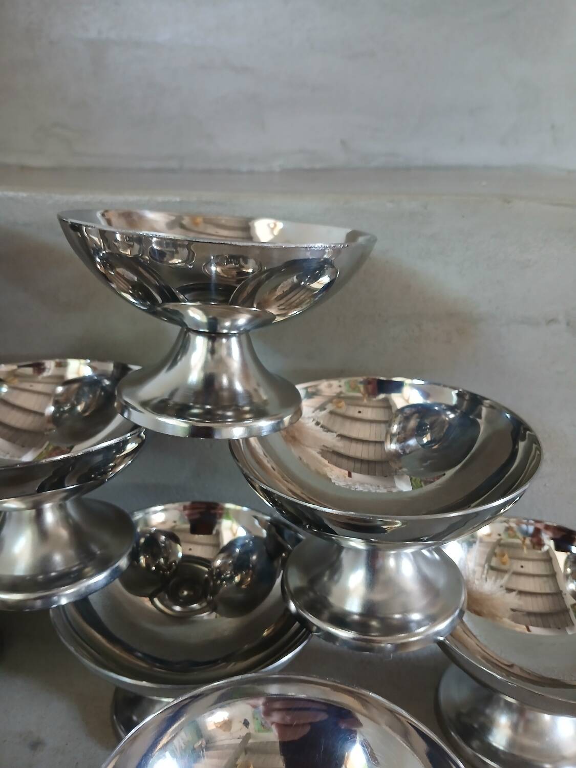 12 coupes à glace anciennes en inox