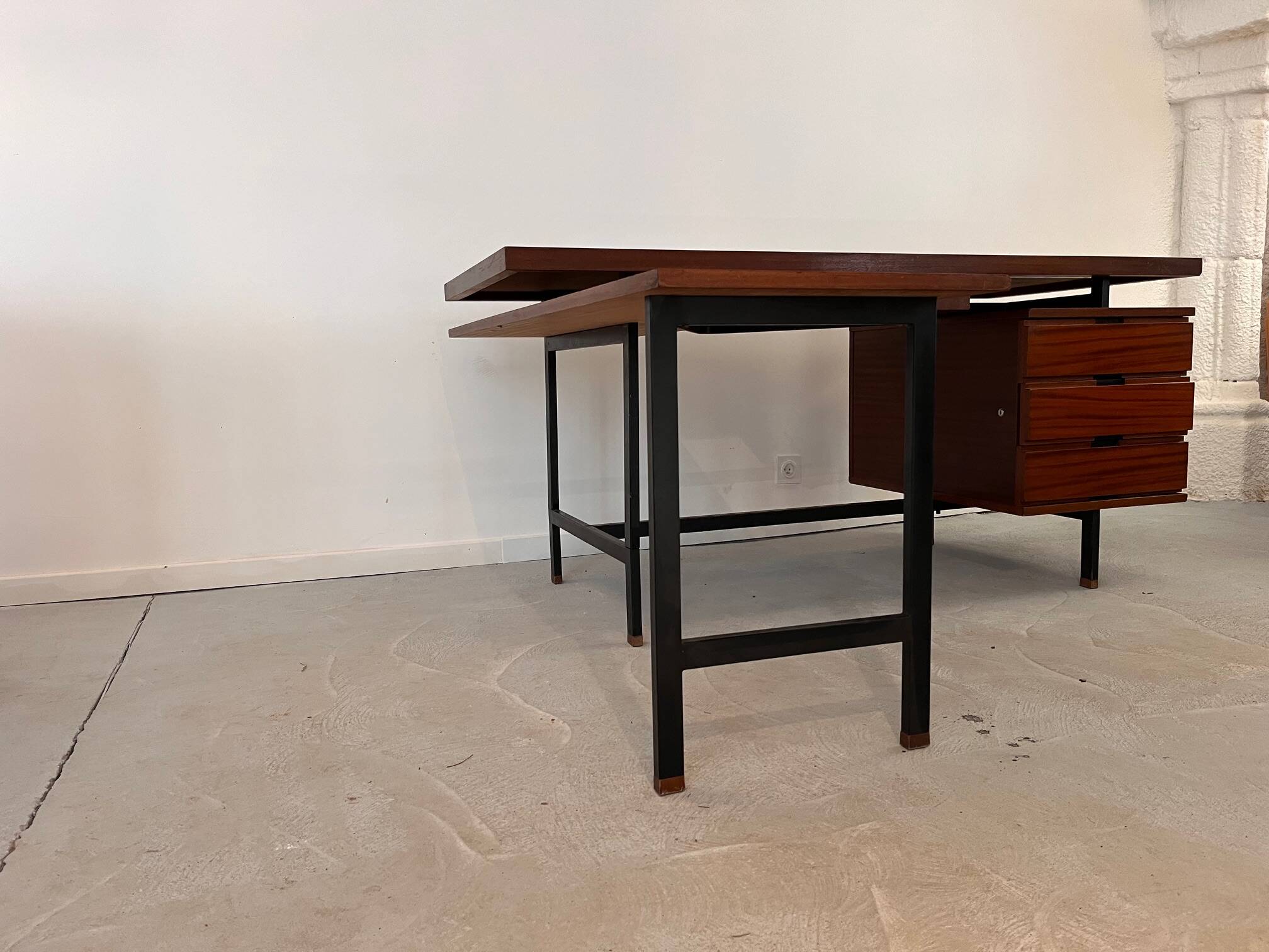 Desk Pierre Guariche