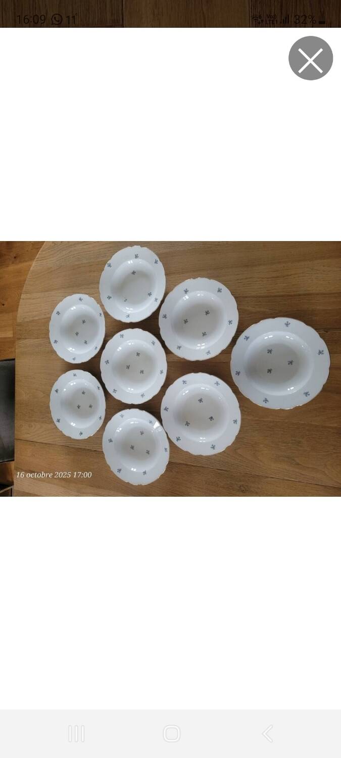 8 vintage soup plates