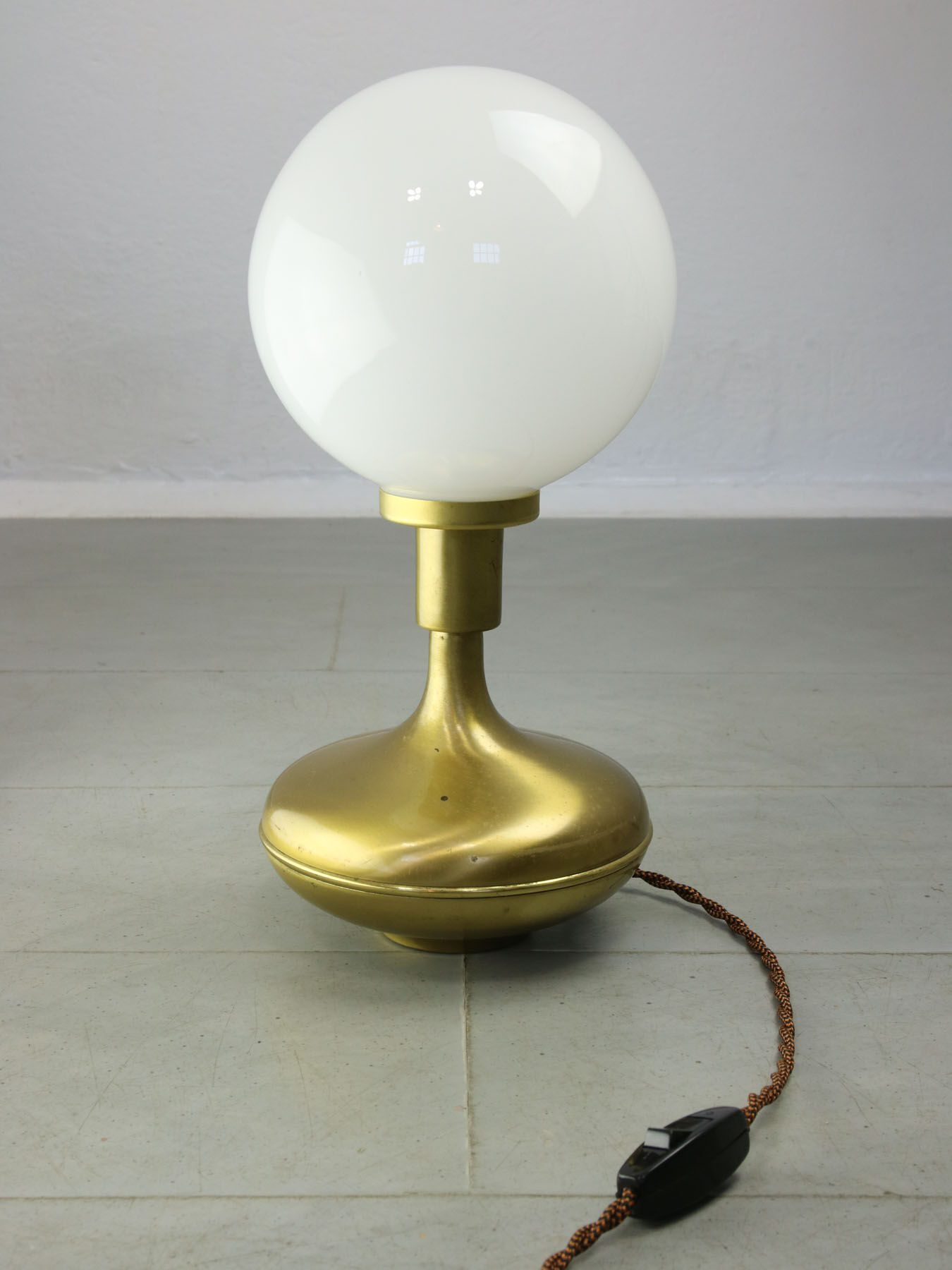 Italian mid-century modern brass & opaline glass table lamp