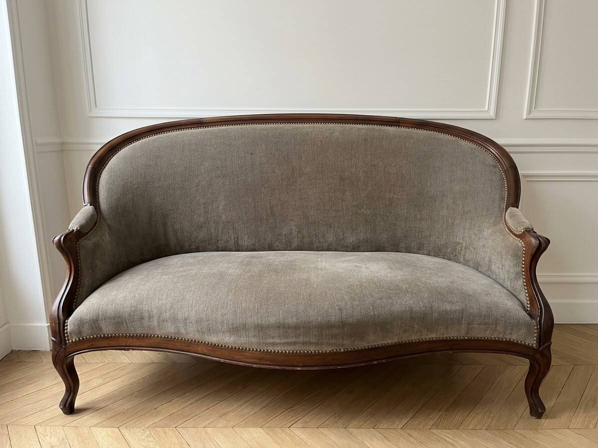 Louis XV style basket canapé in wood and beige fabric.