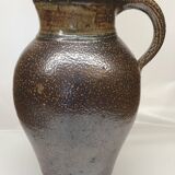 Grand vase pichet en grès brun avec anse