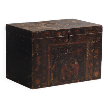 Antique chest painted in pine wood – China, around 1900