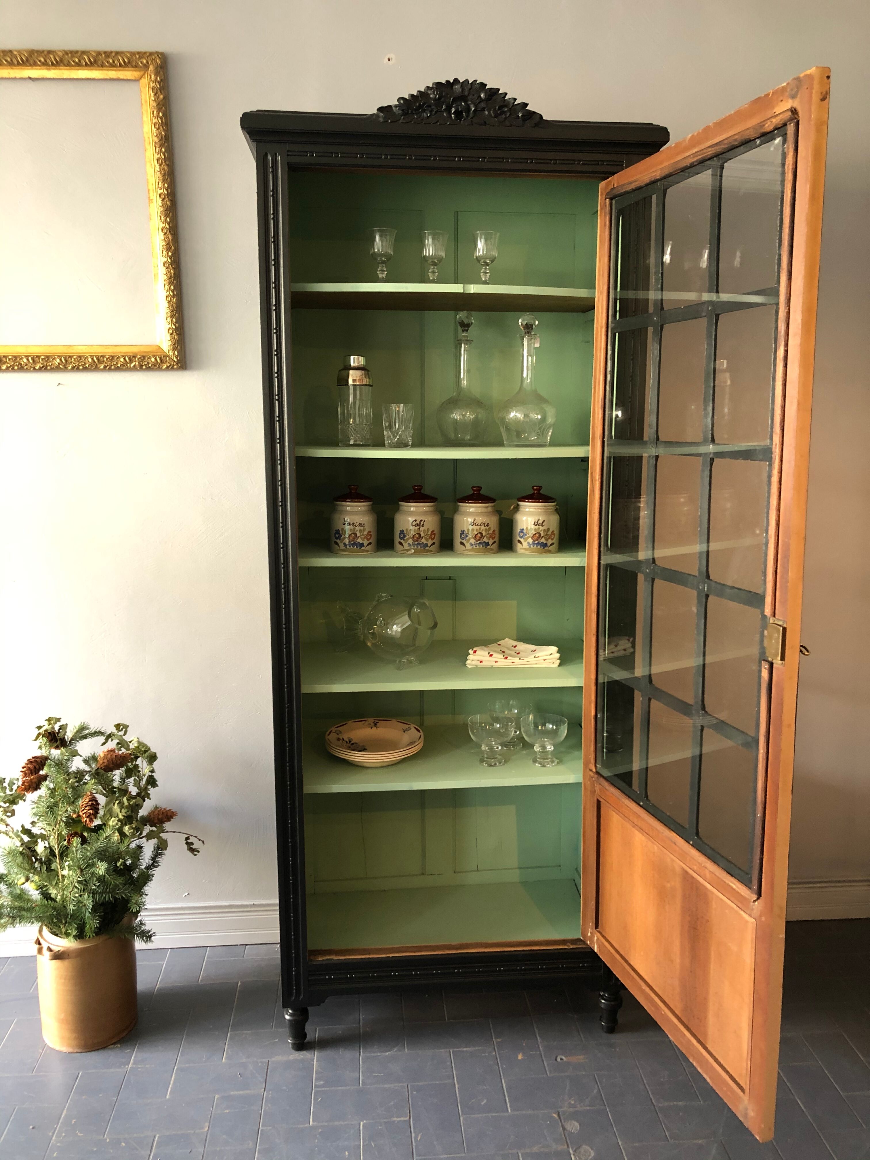 BHV - Old glass cabinet