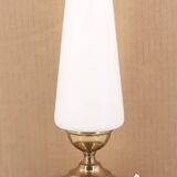 Lampe en laiton avec opaline blanche opaque, années 50