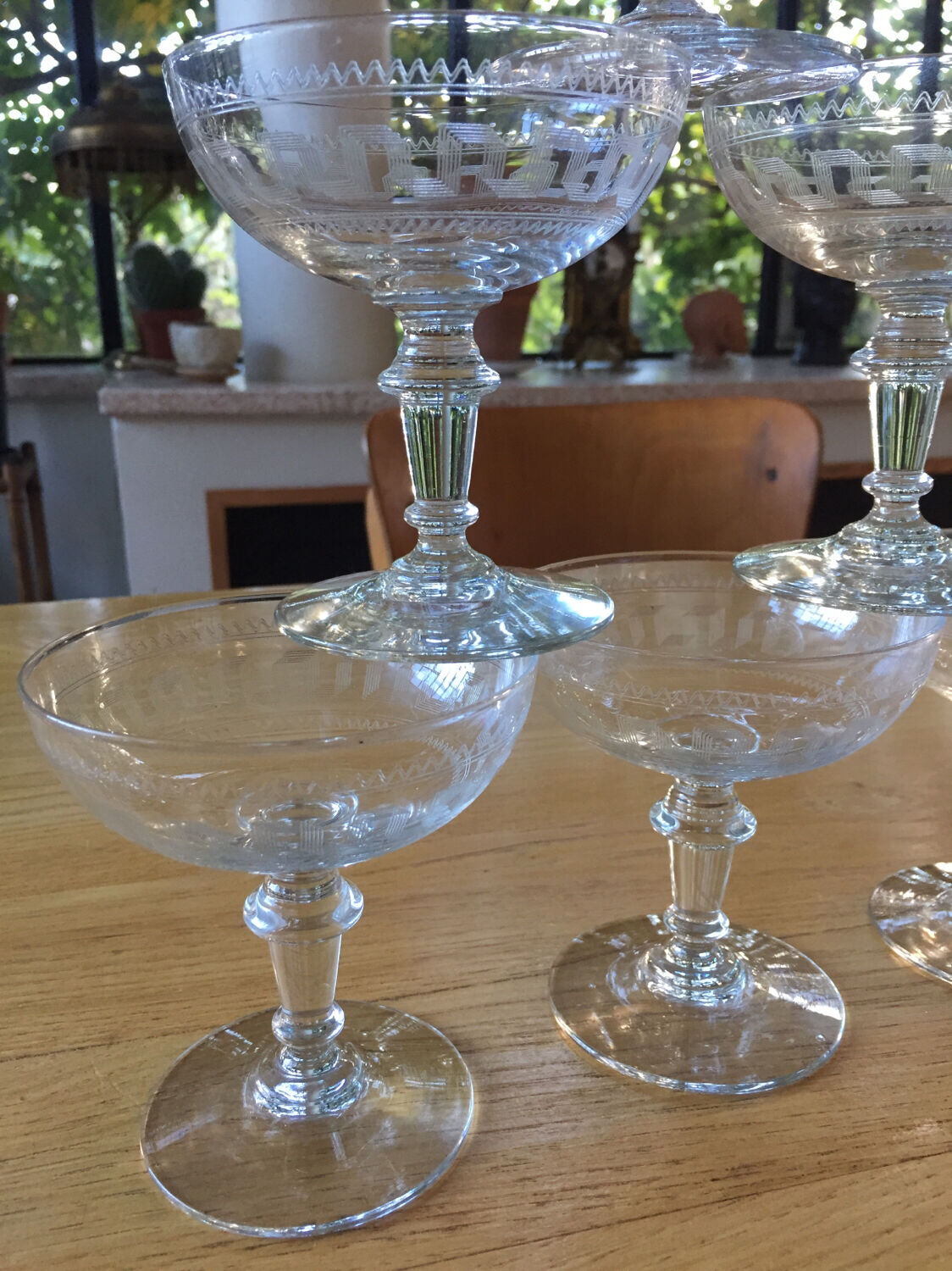 6 champagne glasses