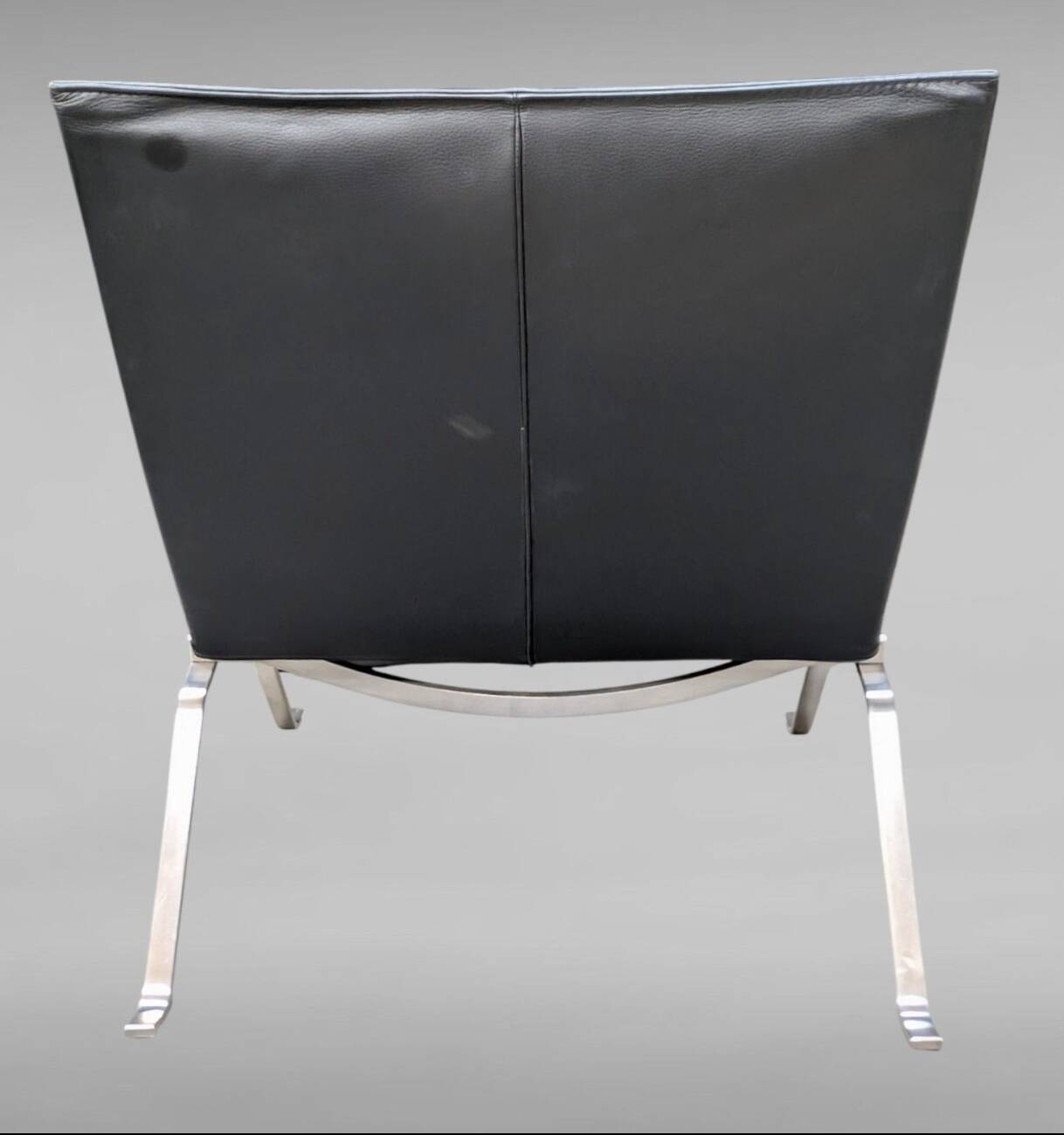 PK22 armchair Poul Kjaerholm