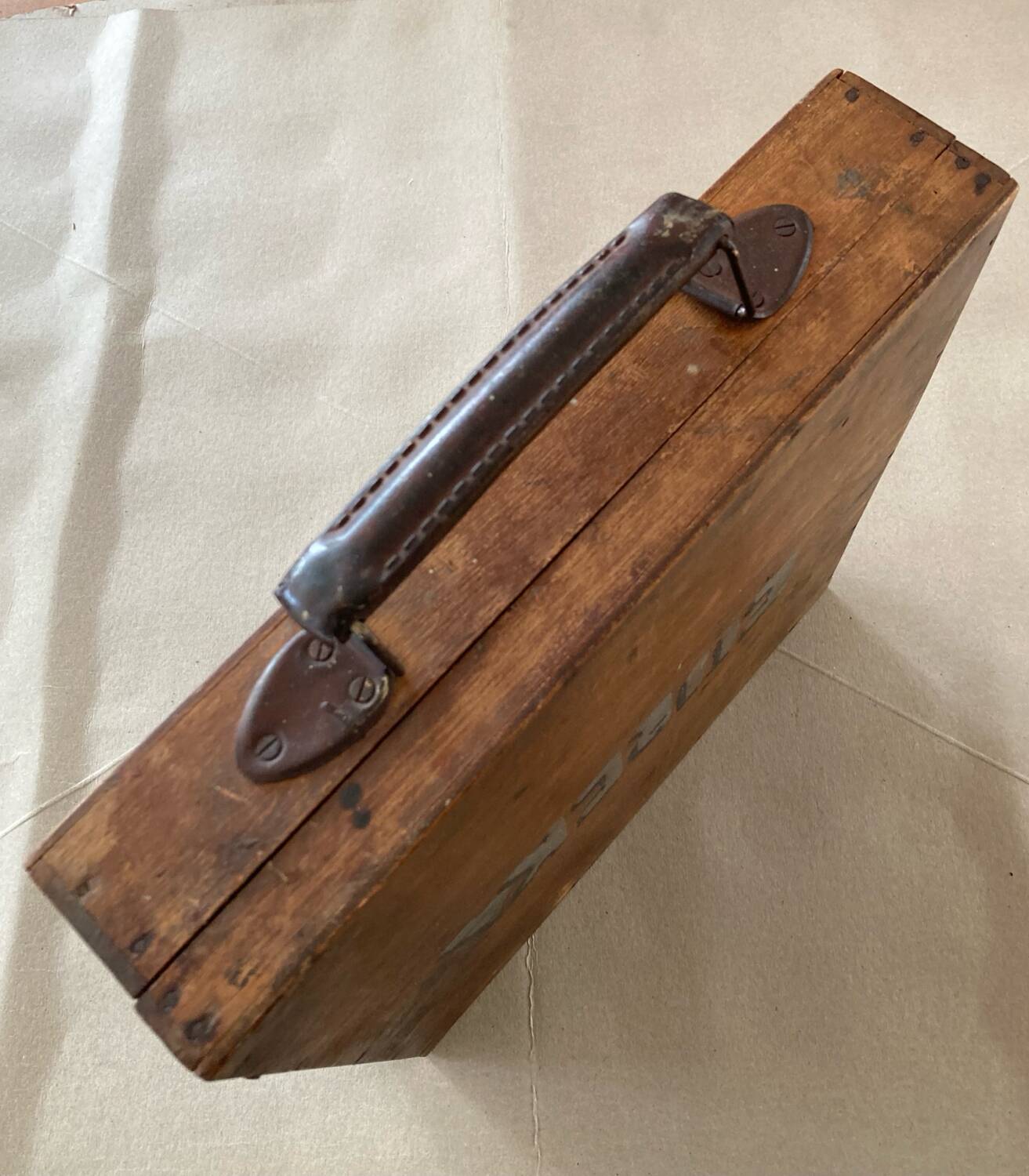 EURÊKA handcrafted games case from the early 20th century