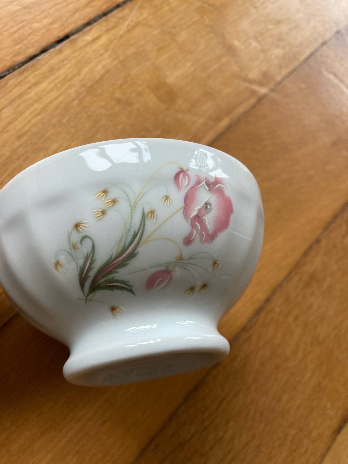 4 bols à facettes piédouche motif coquelicots Limoges