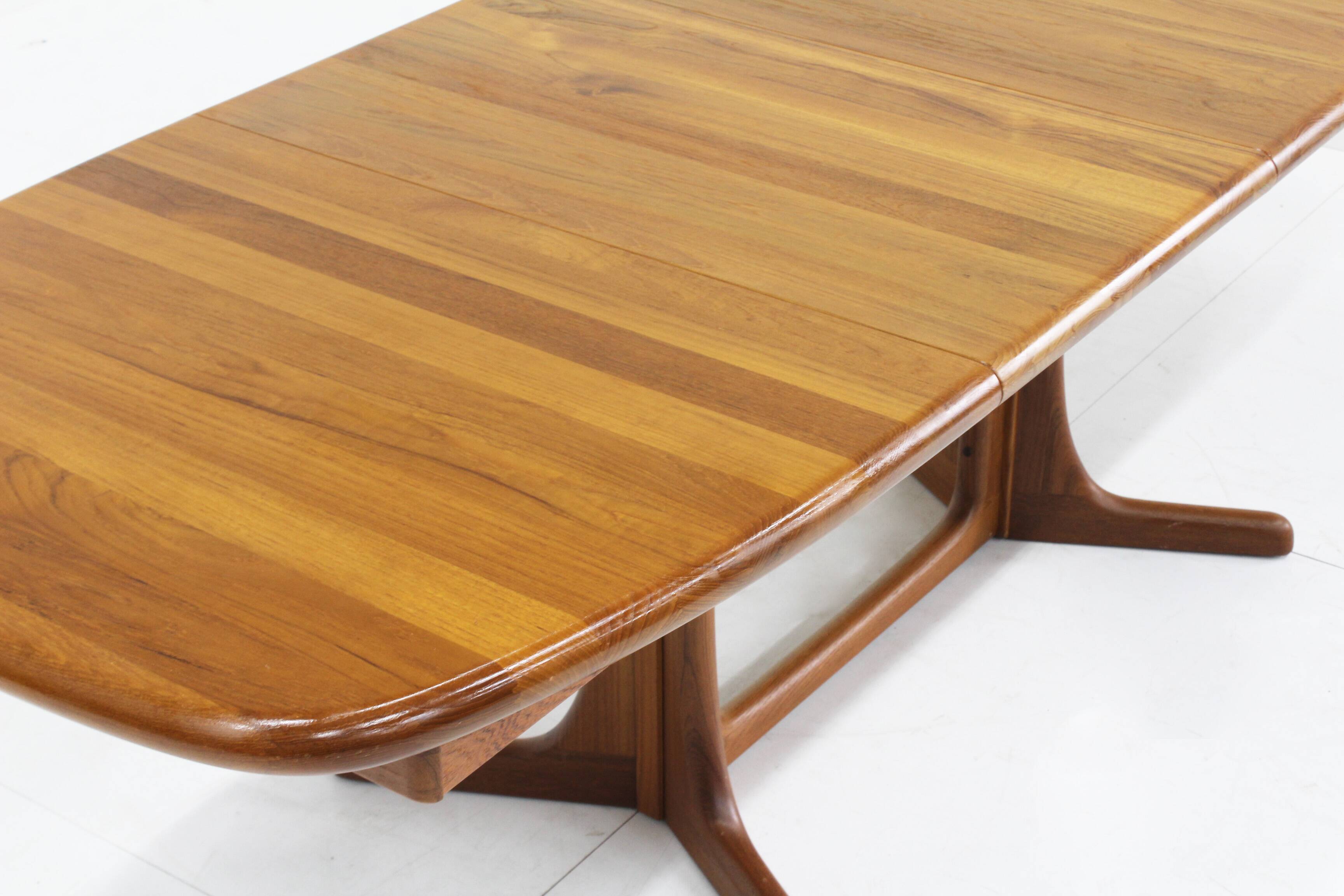 Table à manger ovale extensible danoise vintage en teck massif
