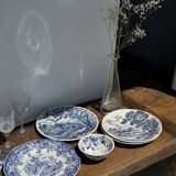 Set of 2 earthenware plates with blue decoration of a bridge and castle