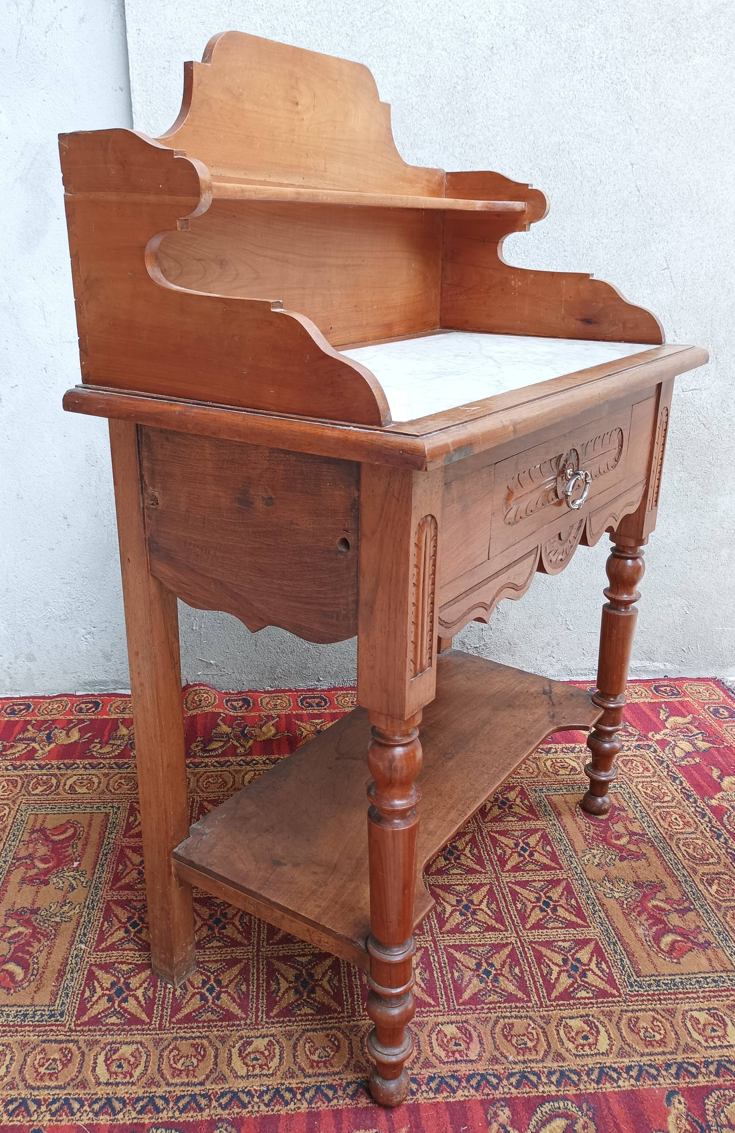 Meuble de toilette en noyer et merisier