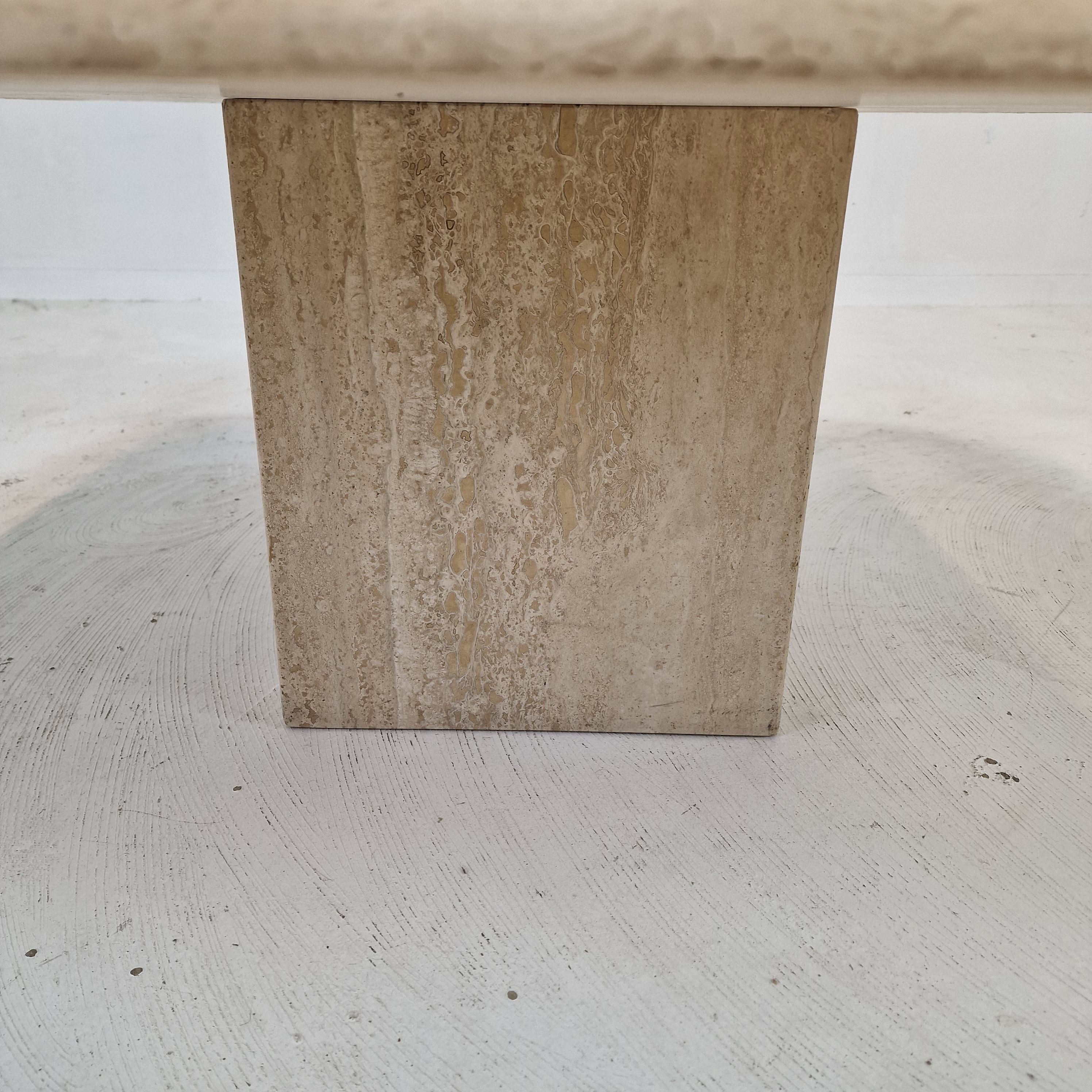 Italian coffee table in travertine 1980's