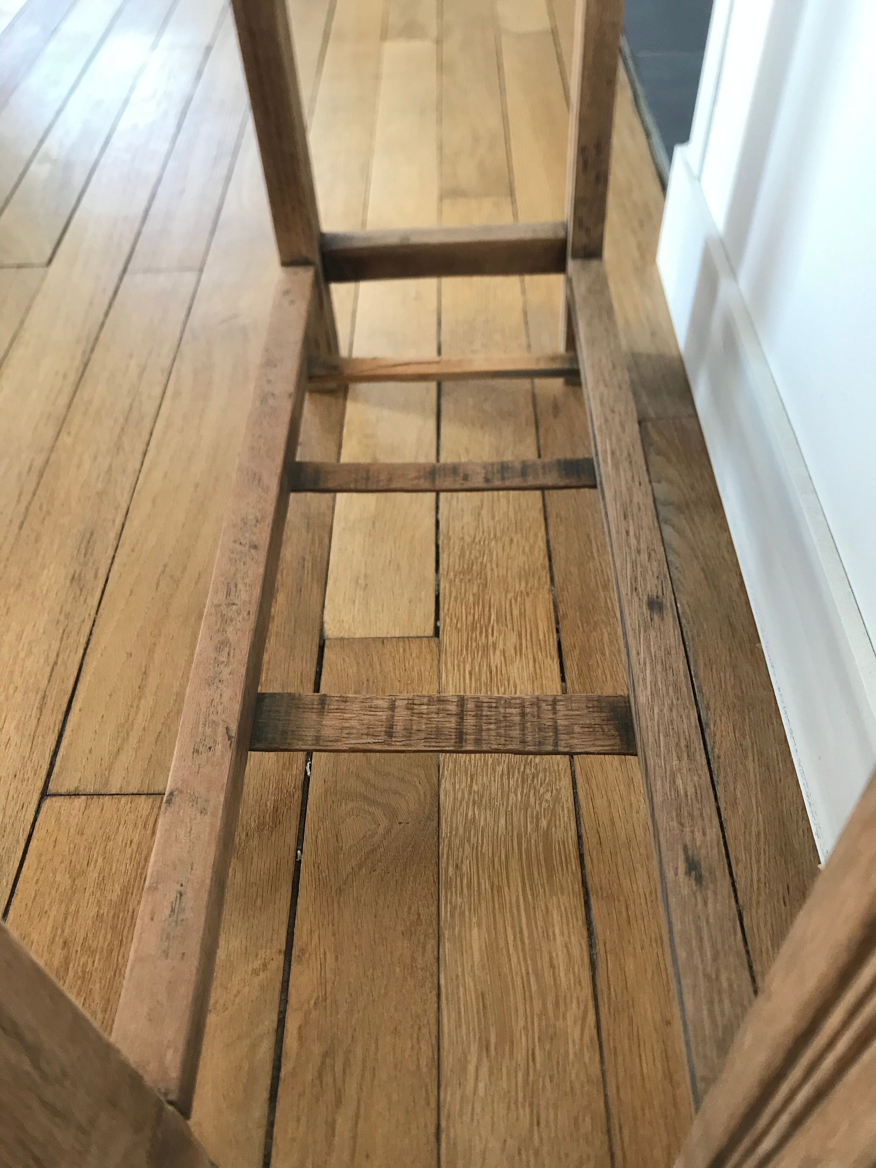 Coat-of-the-table wardrobe