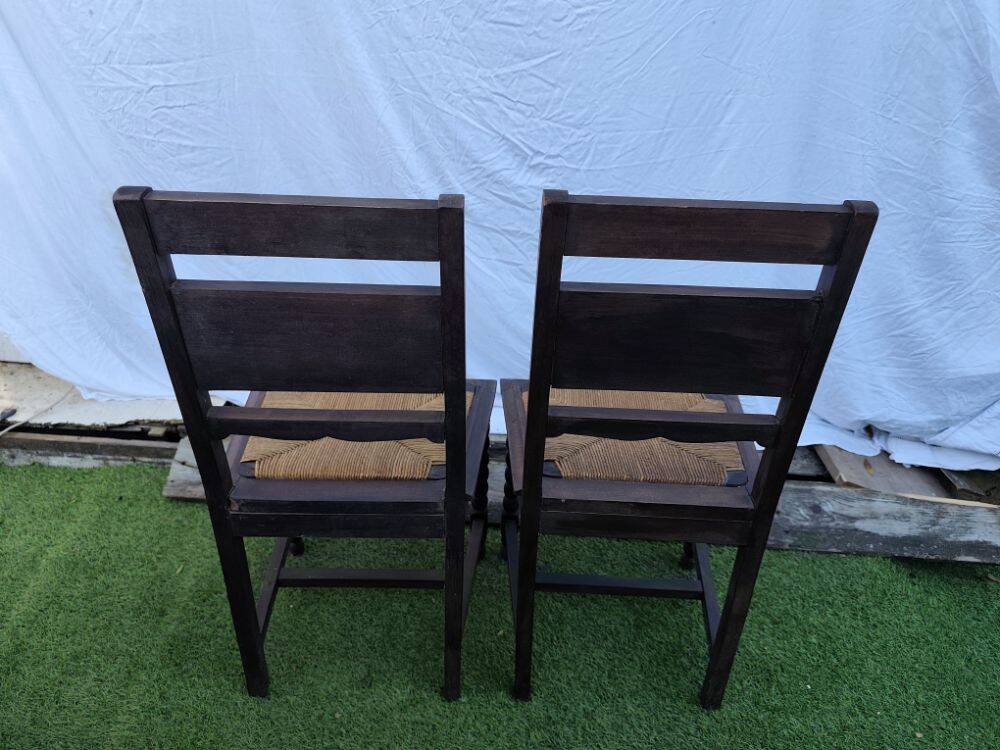 Pair of Vintage Chairs in Carved Wood and Woven Straw Seat - Style
