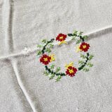 Embroidered tablecloth and 12 vintage napkins