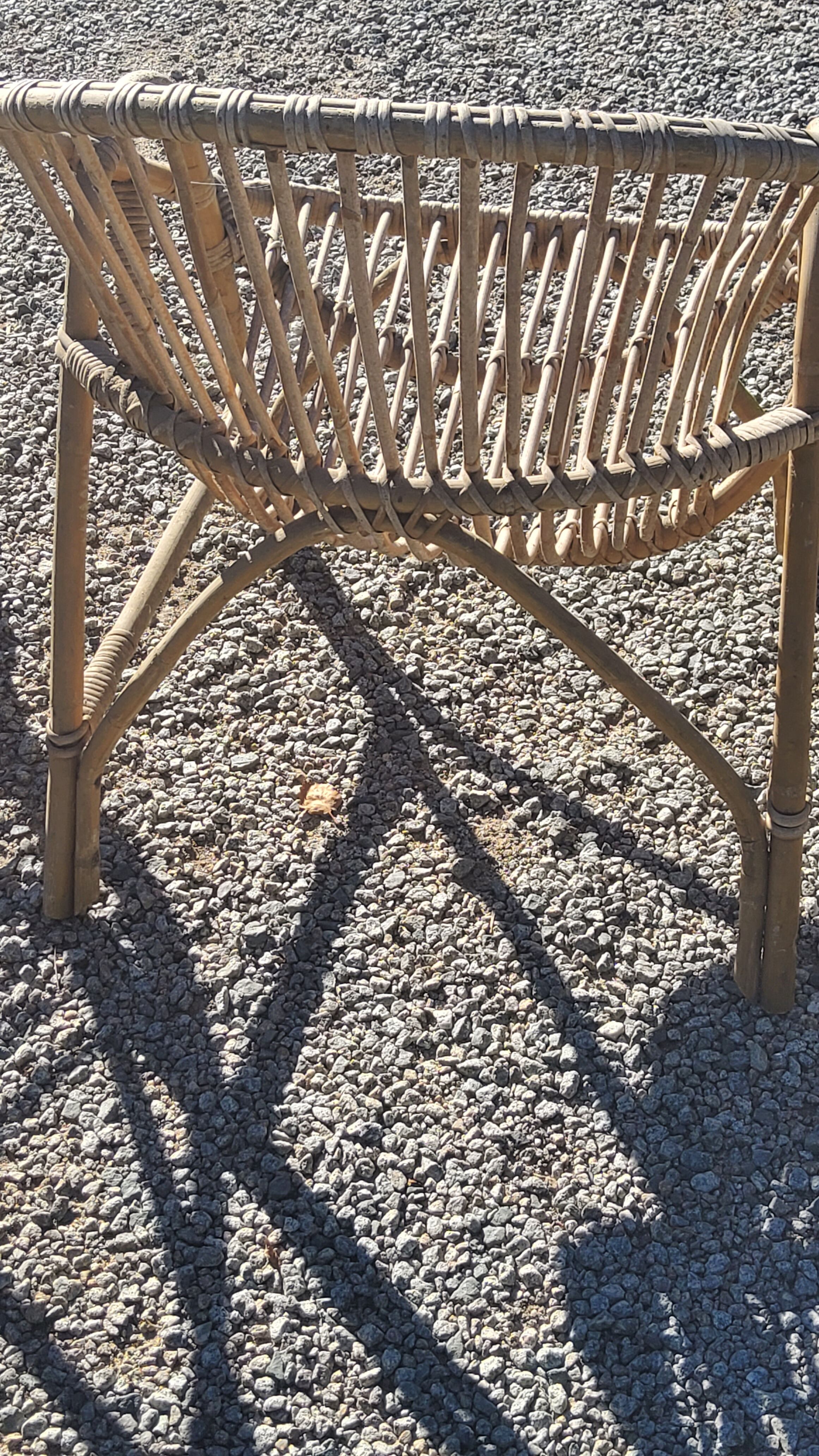 Salon en rotin 3 fauteuils et 1 table basse des années 50
