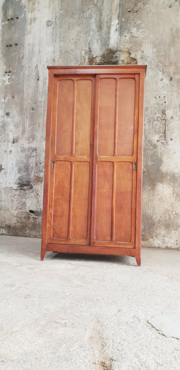 Parisian wardrobe with sliding doors