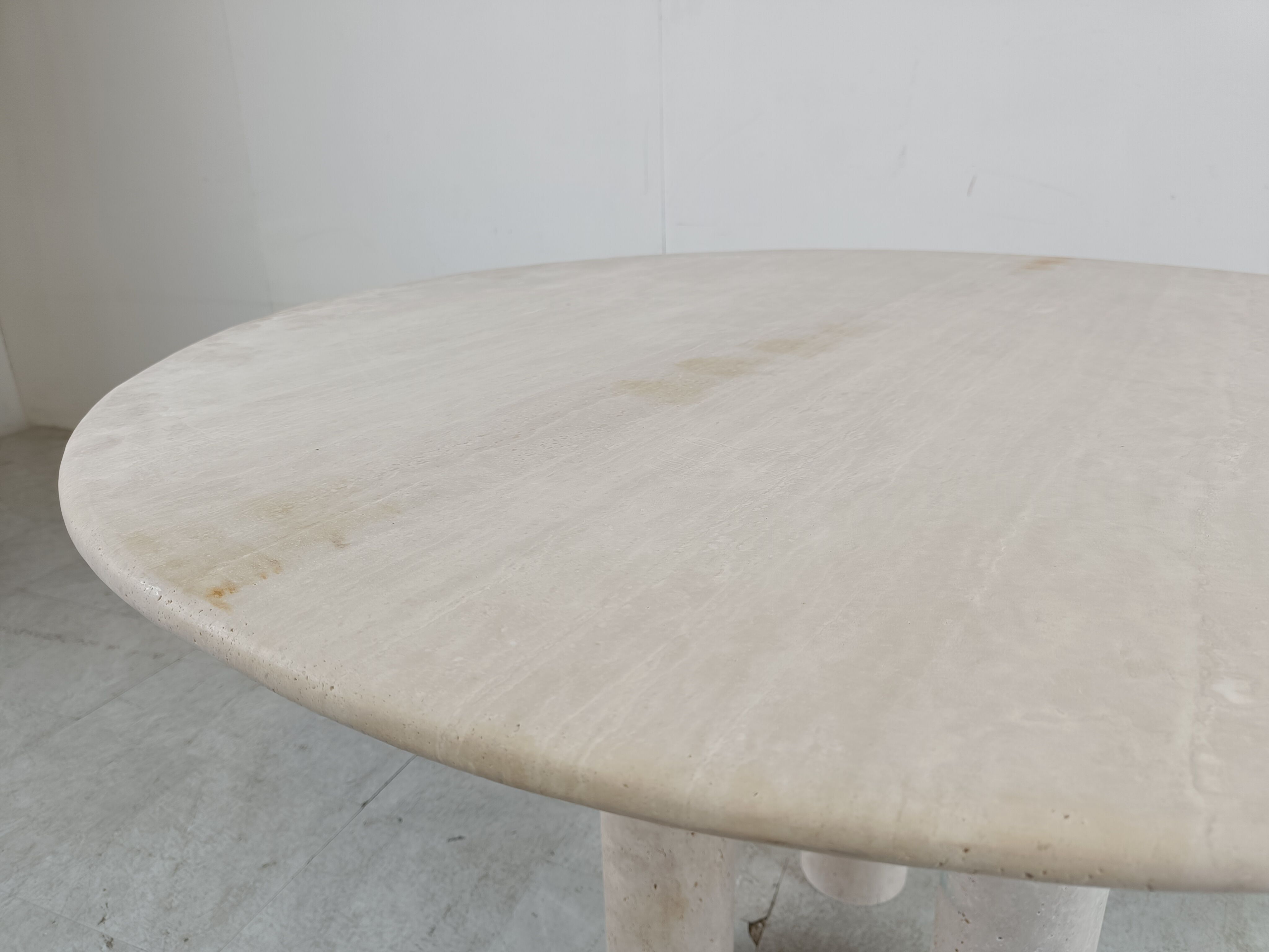 Round Italian travertine table from the 1970s