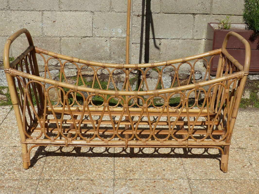 Children's bed in vintage rattan from the 1950s
