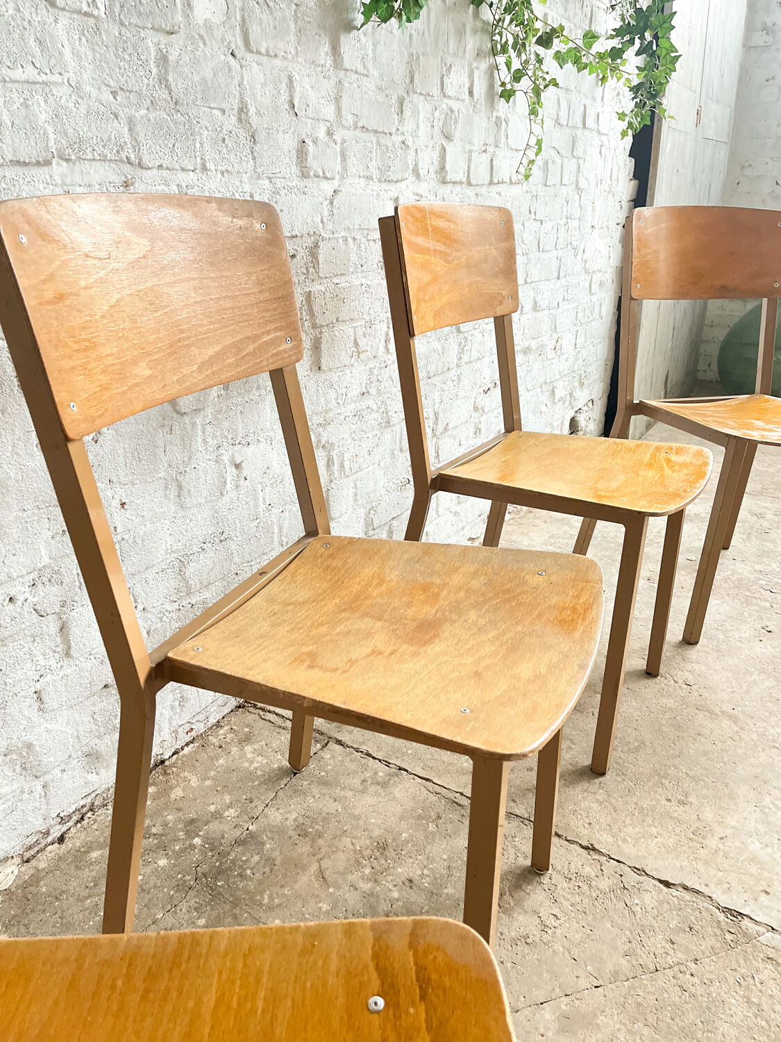 Série de 4 chaises d’école taille adulte
