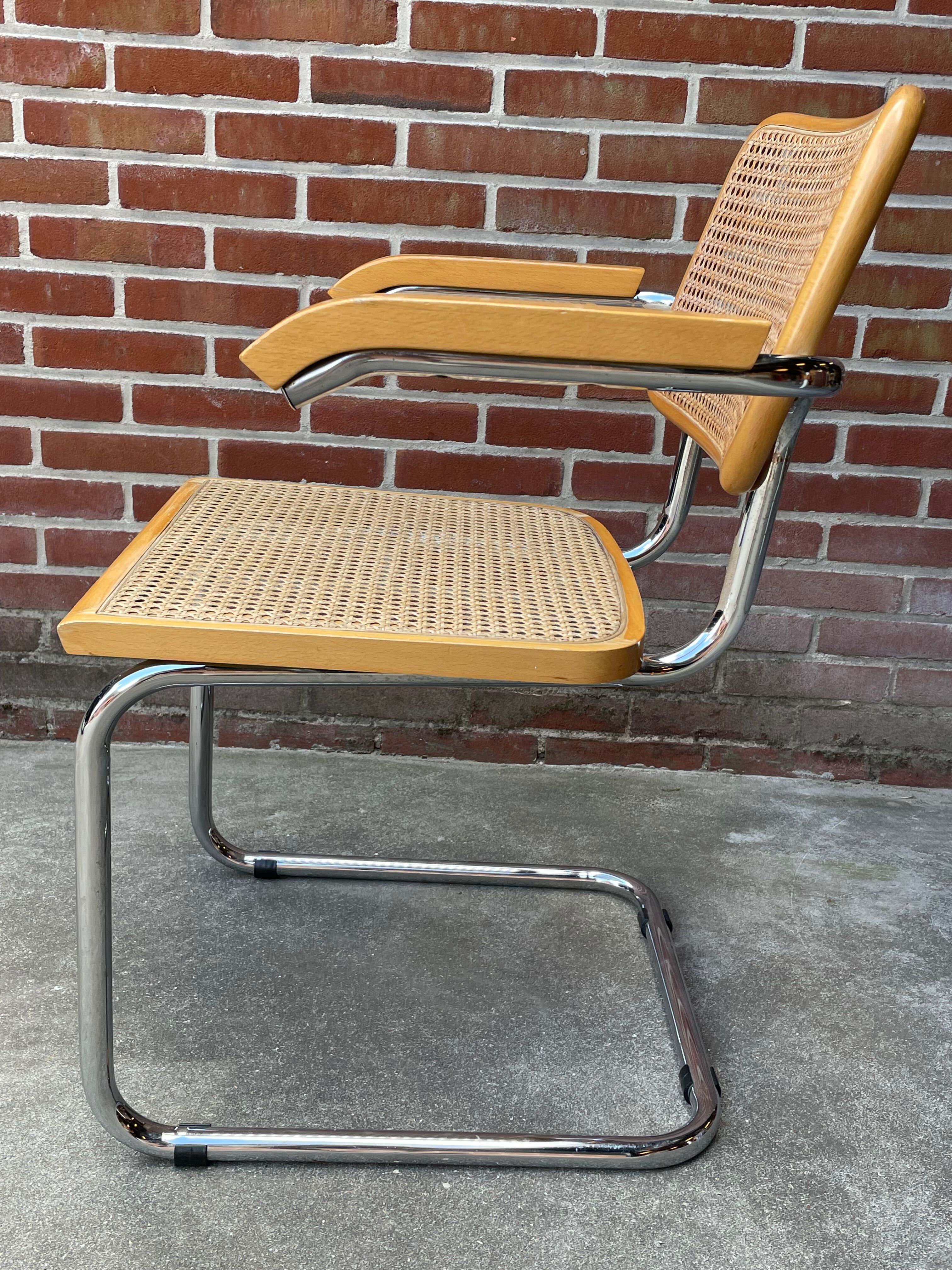 Cesca chair B64 with armrests by Marcel Breuer Design