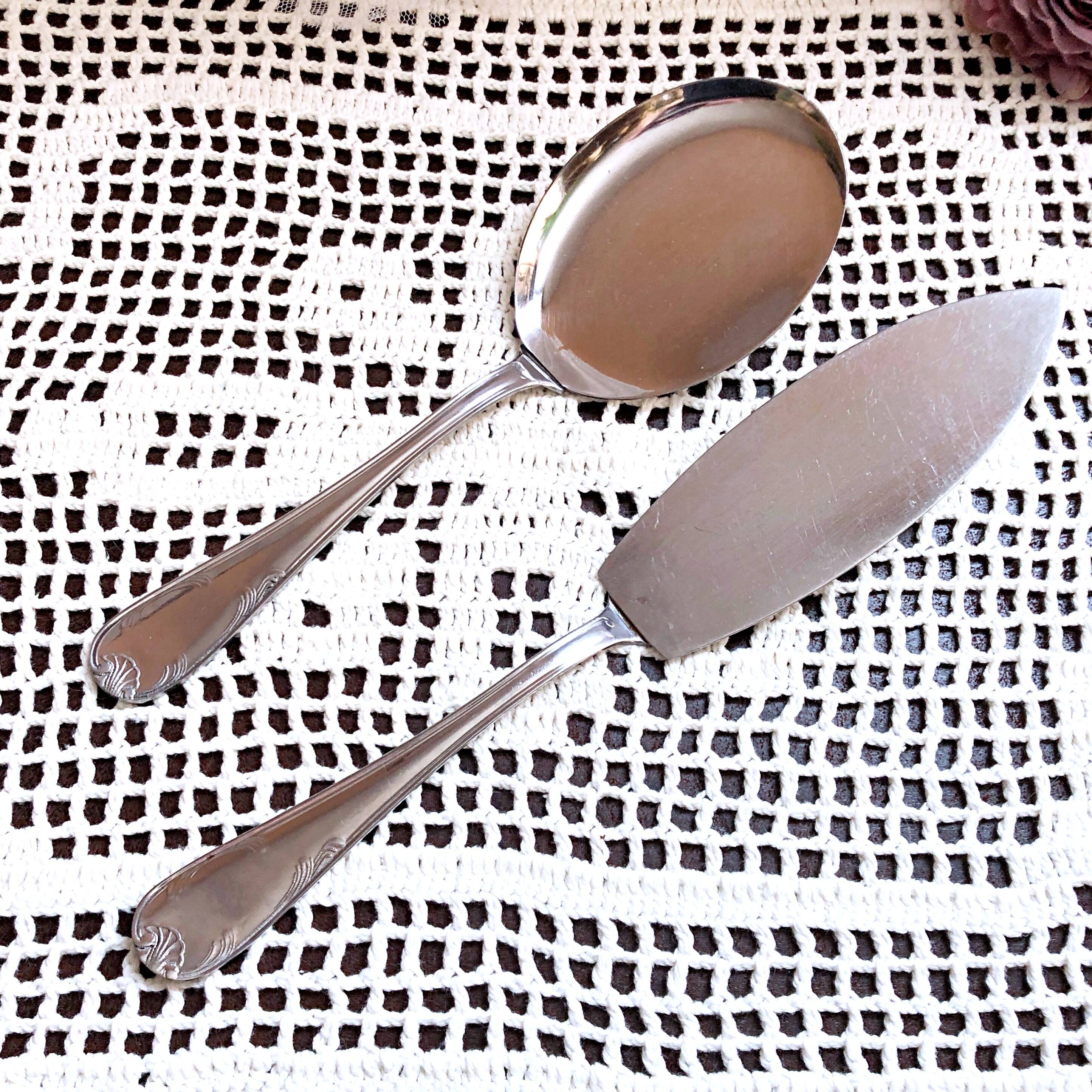 Set of two cutting shovels for cakes, tarts and sweets