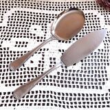 Set of two cutting shovels for cakes, tarts and sweets
