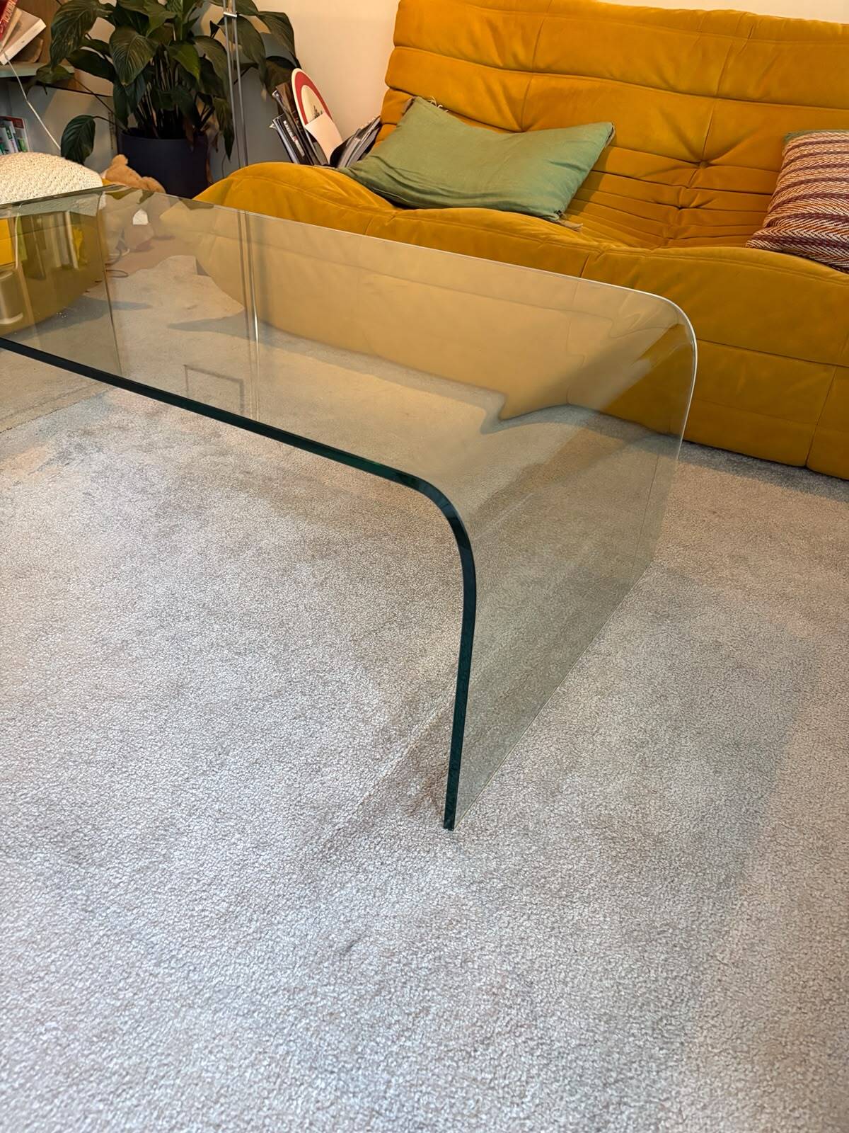 Glass coffee table "bridge"