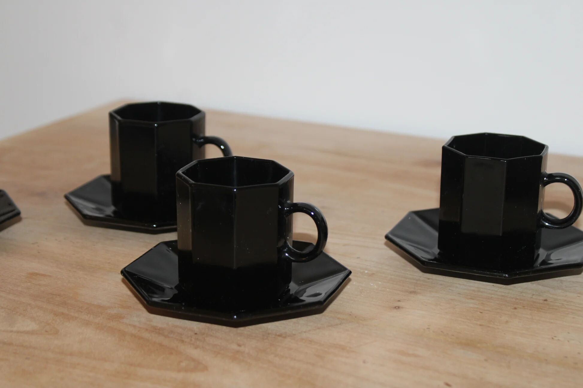 4 black coffee cups and saucers Arcoroc Octime – Esso vintage collection from the 1980s