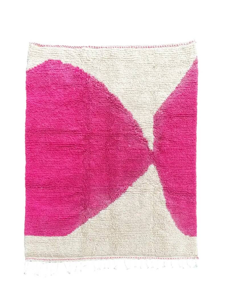 Moroccan Mrirt wool rug in pink and white 180x240 cm – Handwoven Berber rug, modern boho style, authentic wool area rug.