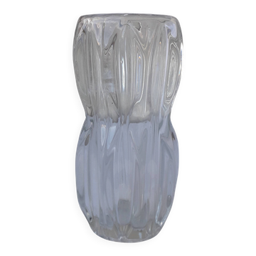 Vase en verre pressé