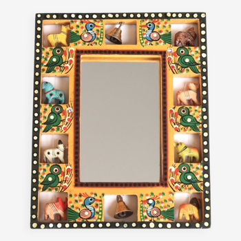 Miroir Indien en bois peint avec animaux et cloches